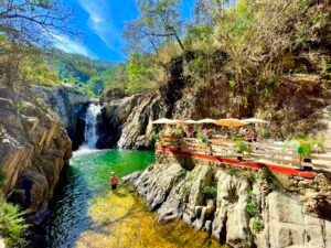 quimixto-waterfall