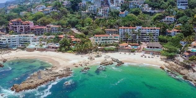 Rocky pools at Conchas Chinas beach in Puerto Vallarta